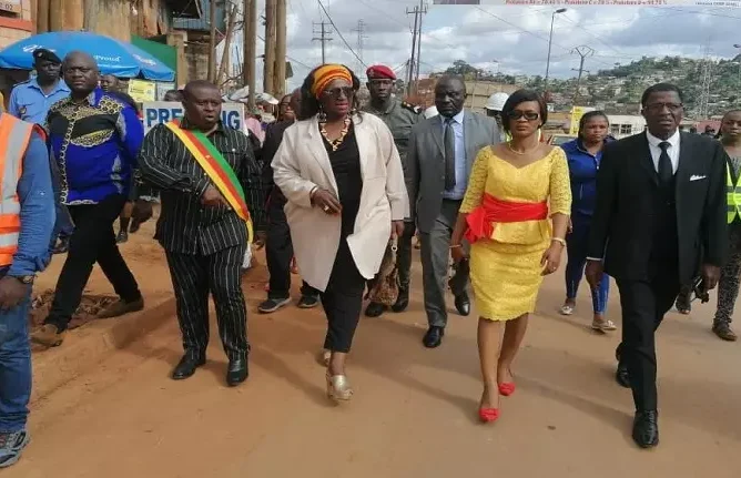 Bitumage de l’axe marche oyom abang camp sonel